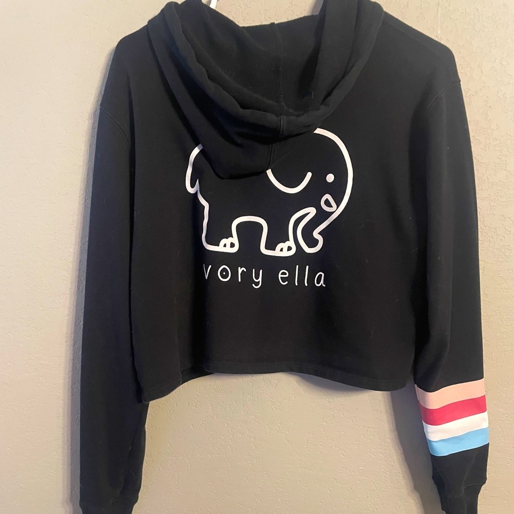 Woman’s/girls ivory Ella crop sweatshirt, size small great condition.